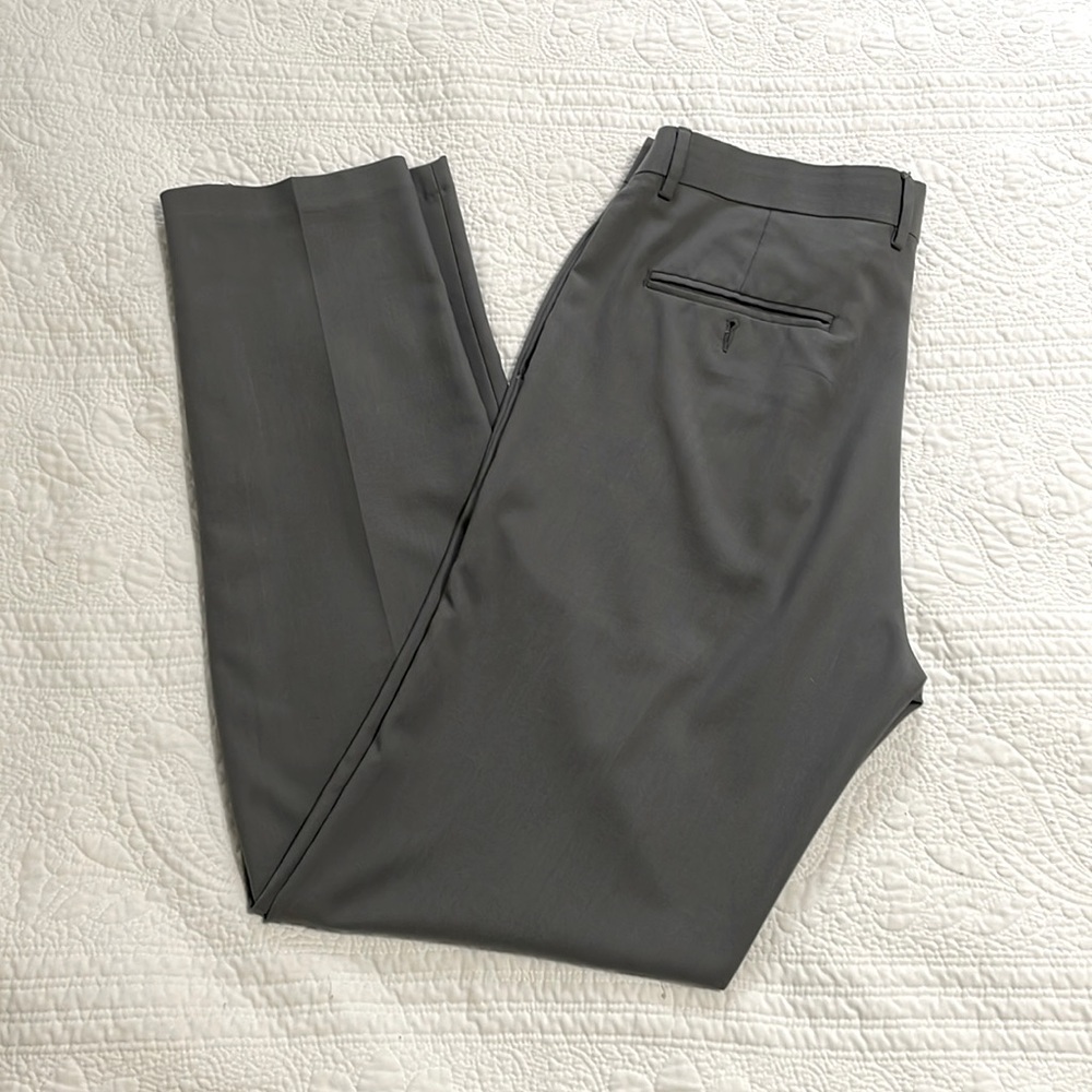 Haggar Straight Fit Premium Stretch Dress Pants – Gray, 34x34 – Flaws